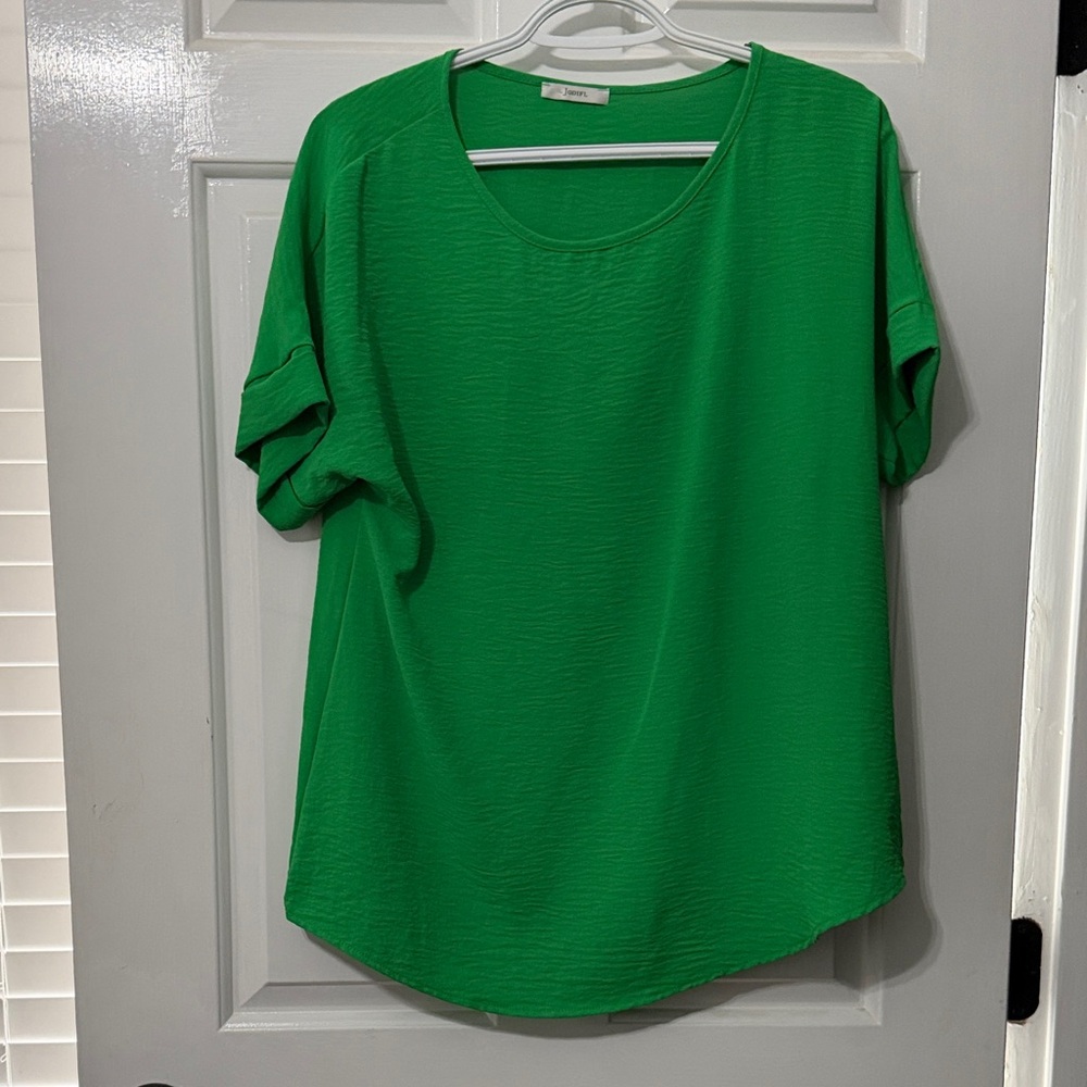 JODIFL Vibrant Green Short Sleeve Top